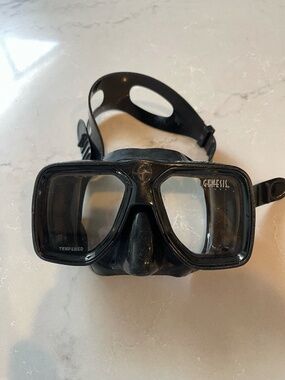 Genesis Tempered Glass Black mask RX black silicone
